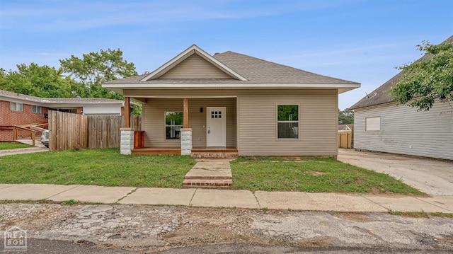 617 S 7th St, Paragould, AR 72450 - bungalow-style home featuring covered porch and roof with shingles