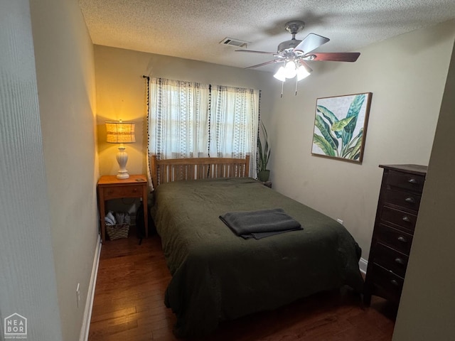 900 Sycamore Cv, Jonesboro, AR 72404 - bedroom with wood finished floors, a textured ceiling, a ceiling fan, and baseboards