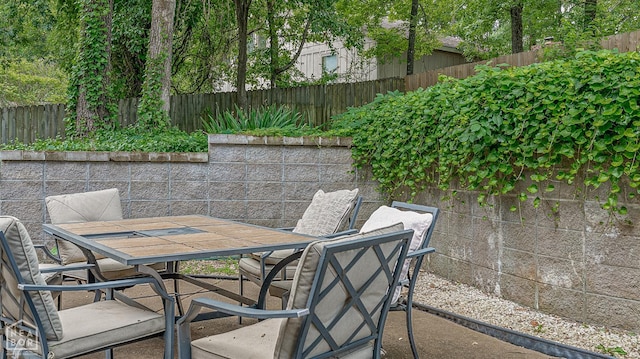 2203 Rankin Cir, Jonesboro, AR 72404 - fenced backyard with outdoor dining area and a patio area