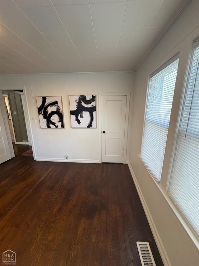 608 W Poplar St W, Paragould, AR 72450 - interior space featuring baseboards, dark wood finished floors, and visible vents