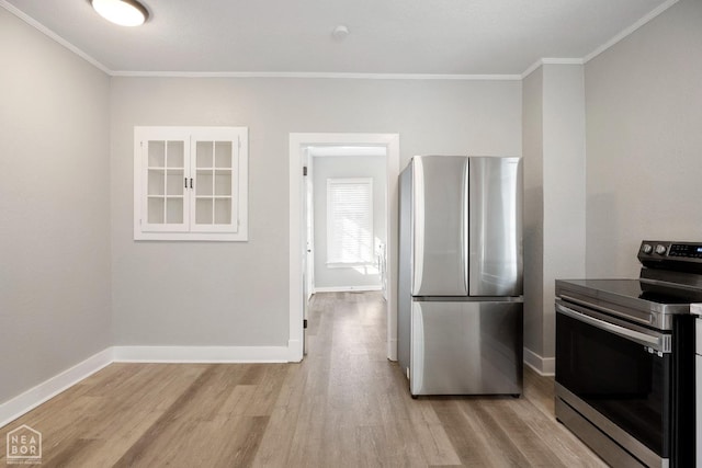 kitchen featuring appliances with stainless steel finishes, light wood-style floors, crown molding, and baseboards