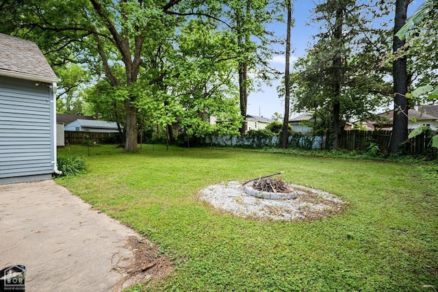 view of yard with a fire pit