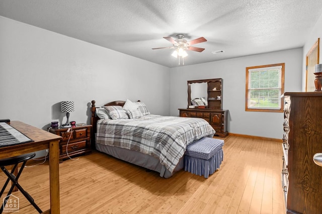 330 Greene 730th Rd, Paragould, AR 72450 - bedroom featuring light wood-type flooring, ceiling fan, a desk, and a textured ceiling