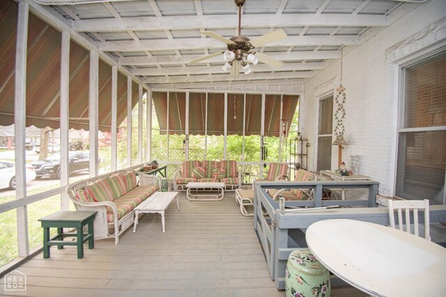 sunroom featuring an outdoor living space and a ceiling fan