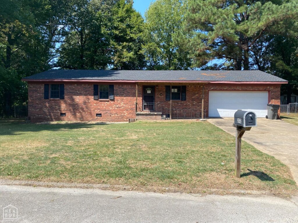 202 Foxfire Dr, Paragould, AR 72450 - single story home with crawl space, a front yard, brick siding, an attached garage, and concrete driveway