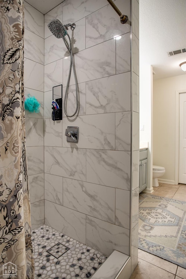 321 Crestfield Dr, Jonesboro, AR 72404 - bathroom featuring a tile shower, vanity, and tile patterned floors