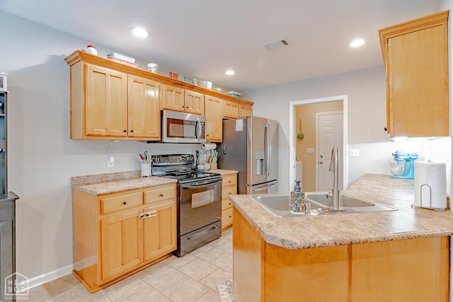 1409 Hemingway Cir, Jonesboro, AR 72405 - kitchen featuring stainless steel appliances, a sink, light brown cabinetry, a peninsula, and light countertops