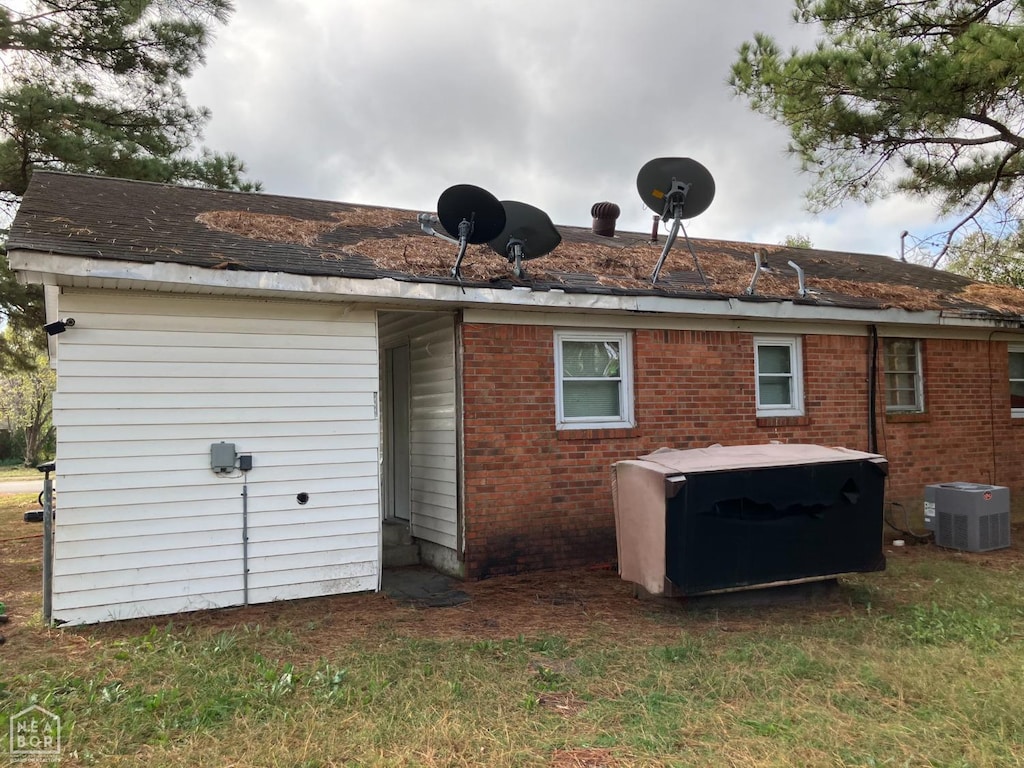 3306 Meador Rd, Jonesboro, AR 72401 - back of property with brick siding and central AC
