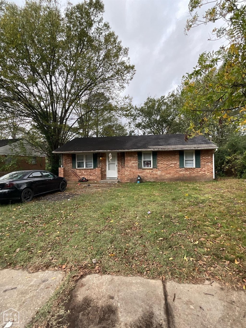 2209 Fairfield Dr, Jonesboro, AR 72401 - ranch-style home with a front yard and brick siding