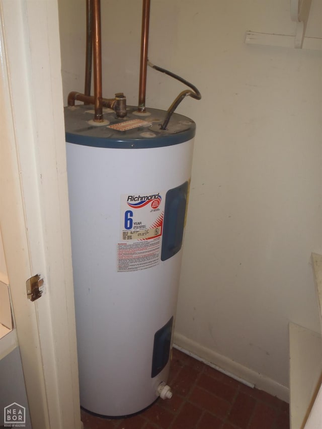 4 Virginia Rd, Newport, AR 72112 - utility room with water heater