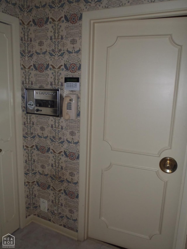 4 Virginia Rd, Newport, AR 72112 - detailed view of wallpapered walls