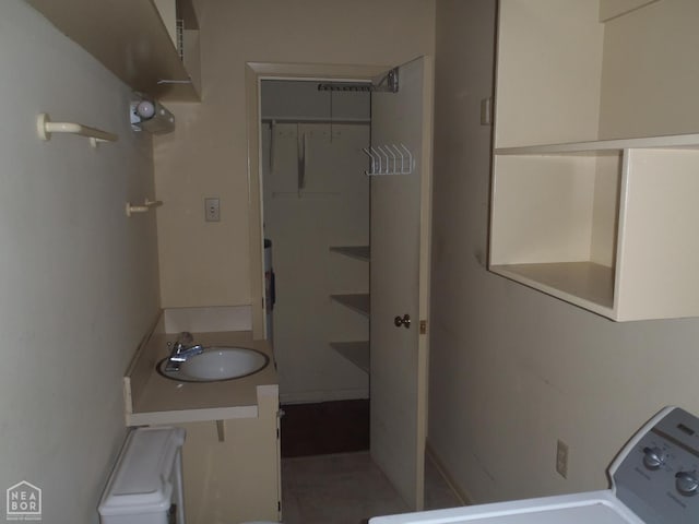 4 Virginia Rd, Newport, AR 72112 - bathroom with vanity and washer / clothes dryer