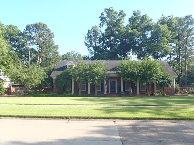 4 Virginia Rd, Newport, AR 72112 - view of front facade featuring a front lawn