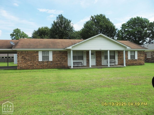 2805 Robinson St, Newport, AR 72112 - single story home featuring a front yard, a porch, brick siding, and a carport