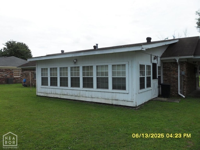 2805 Robinson St, Newport, AR 72112 - back of house with a lawn