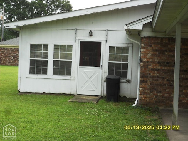 2805 Robinson St, Newport, AR 72112 - entrance to property with a lawn and brick siding