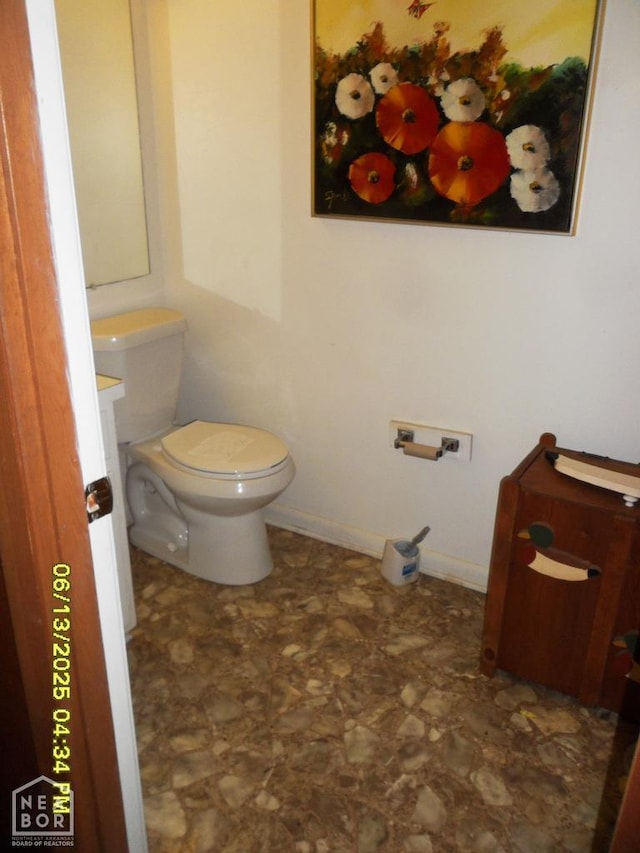 2805 Robinson St, Newport, AR 72112 - bathroom with toilet