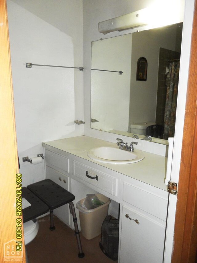 2805 Robinson St, Newport, AR 72112 - bathroom with vanity and toilet