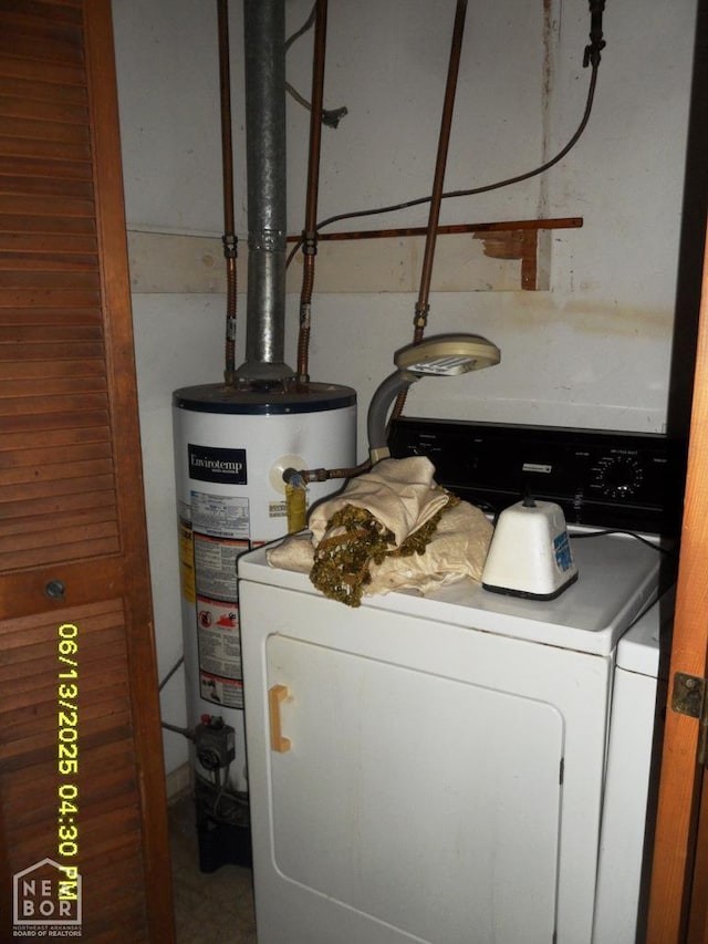 2805 Robinson St, Newport, AR 72112 - laundry area featuring washing machine and clothes dryer and water heater