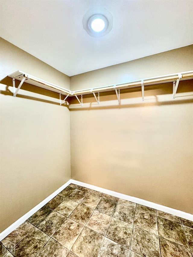 1005 W Lake St, Manila, AR 72442 - view of walk in closet