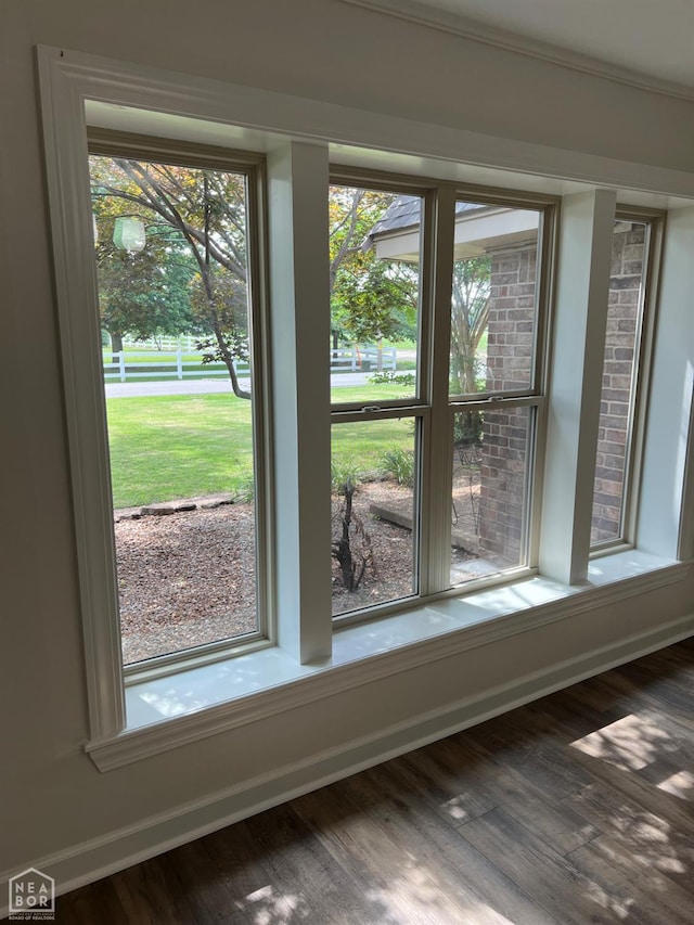 318 Davis St, Manila, AR 72442 - detailed view of wood finished floors and crown molding