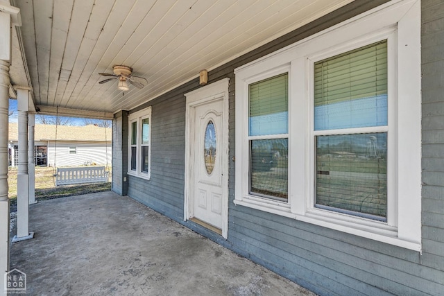 605 SE 2nd St SE, Hoxie, AR 72433 - doorway to property with a porch and ceiling fan