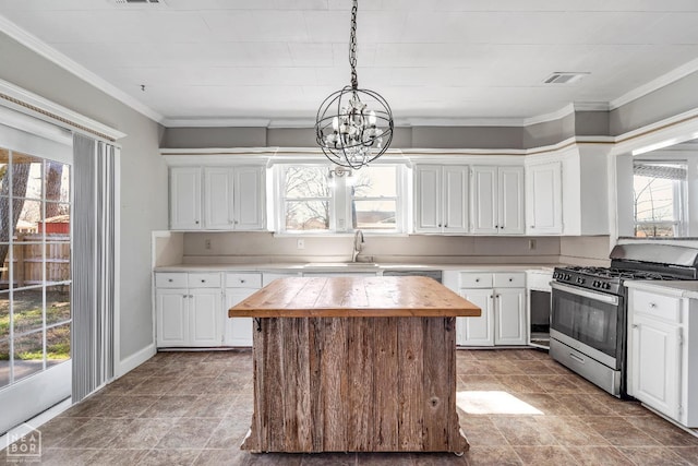 605 SE 2nd St SE, Hoxie, AR 72433 - kitchen with a sink, visible vents, stainless steel range with gas stovetop, and ornamental molding