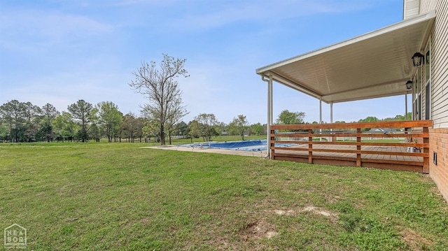 view of yard featuring a fenced in pool