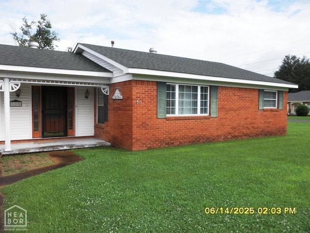 805 Cherokee Dr, Newport, AR 72112 - single story home featuring brick siding, a porch, a front yard, and a shingled roof