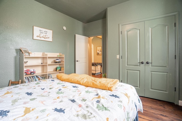 2 Deer Run, Clarksville, AR 72830 - bedroom featuring a closet, dark wood-type flooring, arched walkways, and a textured wall