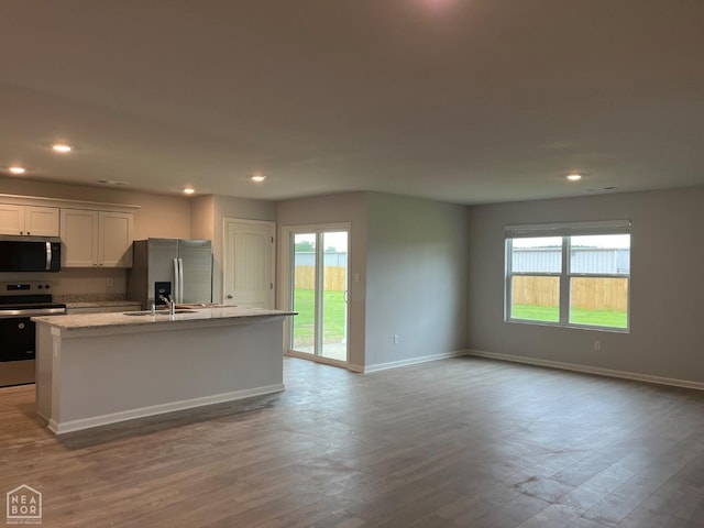 119 Terry Dr, Brookland, AR 72417 - kitchen featuring stainless steel appliances, an island with sink, healthy amount of natural light, wood finished floors, and recessed lighting
