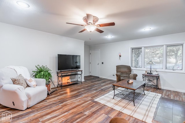 living area featuring wood finished floors, baseboards, ceiling fan, and recessed lighting