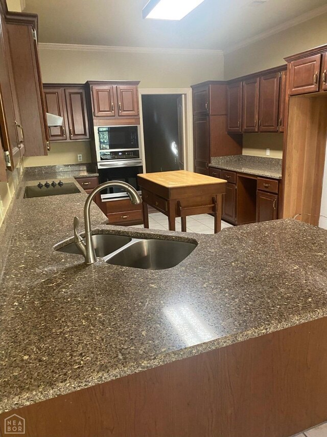 2604 Michael Ln, Jonesboro, AR 72404 - kitchen with crown molding, a sink, black appliances, and dark stone countertops