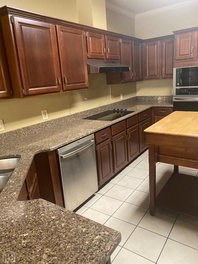 2604 Michael Ln, Jonesboro, AR 72404 - kitchen featuring stainless steel appliances, under cabinet range hood, light tile patterned floors, and crown molding