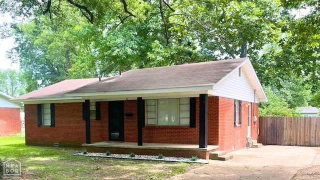 617 S Clayton St, Rector, AR 72461 - single story home featuring brick siding, a porch, crawl space, and fence