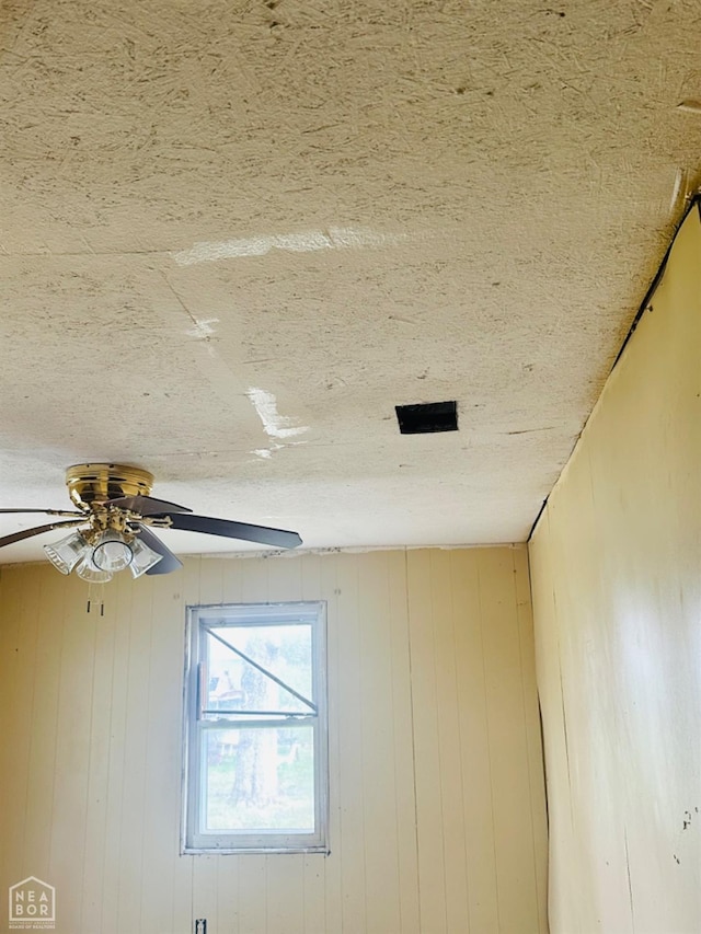 315 Arrington St, Newport, AR 72112 - interior details featuring a textured ceiling and ceiling fan