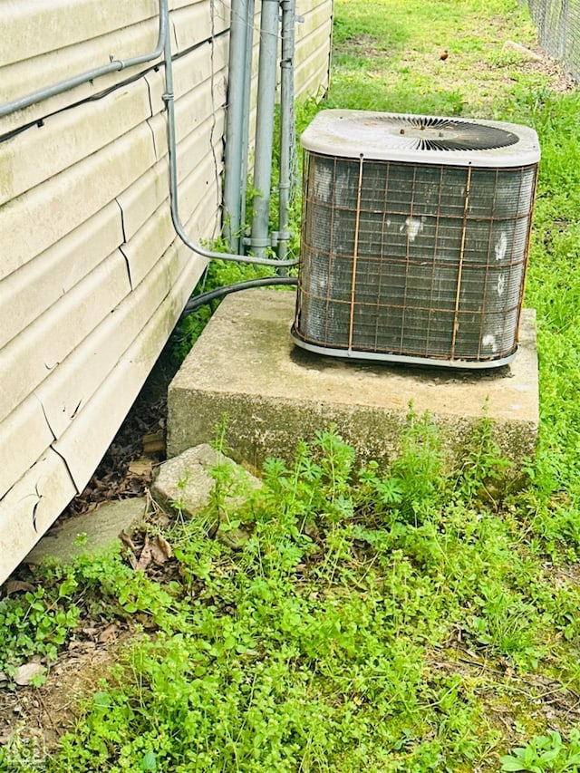 315 Arrington St, Newport, AR 72112 - exterior details featuring cooling unit