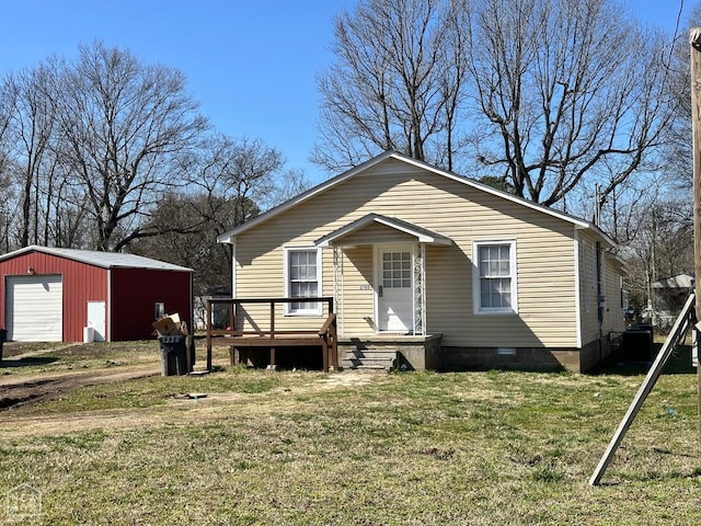 exterior space featuring an outbuilding, a front yard, a detached garage, and crawl space