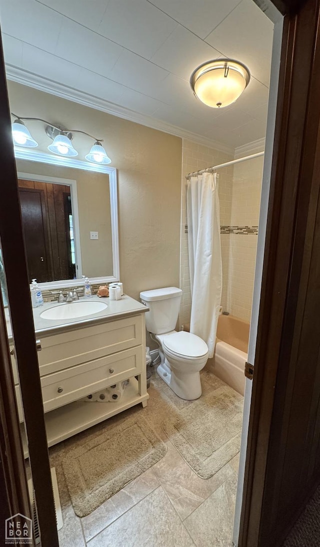 937 Homecrest Dr, Piggott, AR 72454 - full bath featuring ornamental molding, vanity, and shower / bath combo