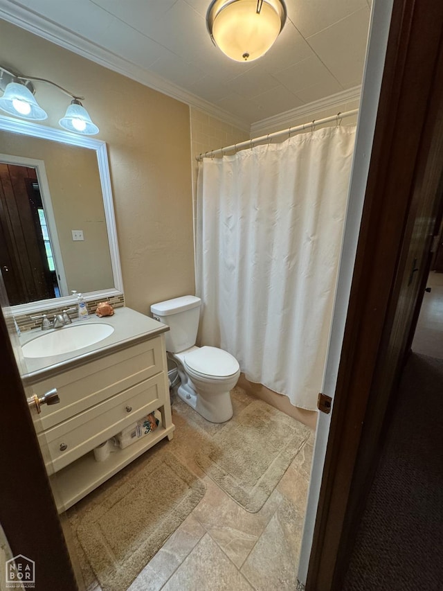 937 Homecrest Dr, Piggott, AR 72454 - bathroom with ornamental molding, vanity, and a shower with curtain