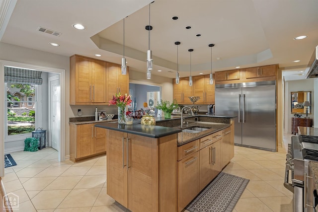 15 Plantation Oaks Ln, Jonesboro, AR 72401 - kitchen with high quality appliances, a sink, a raised ceiling, a kitchen island with sink, and recessed lighting