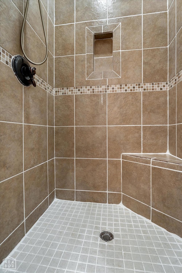 4024 Chapel Hill Dr, Jonesboro, AR 72404 - full bath featuring tiled shower