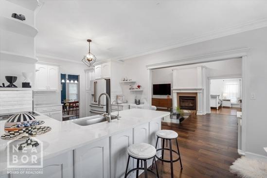 4024 Chapel Hill Dr, Jonesboro, AR 72404 - kitchen featuring open shelves, a sink, ornamental molding, white cabinetry, and a peninsula