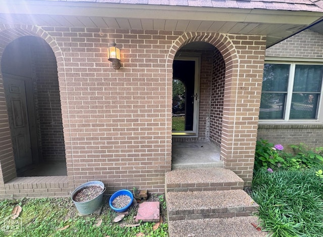 905 Locust Dr, Jonesboro, AR 72401 - doorway to property featuring brick siding