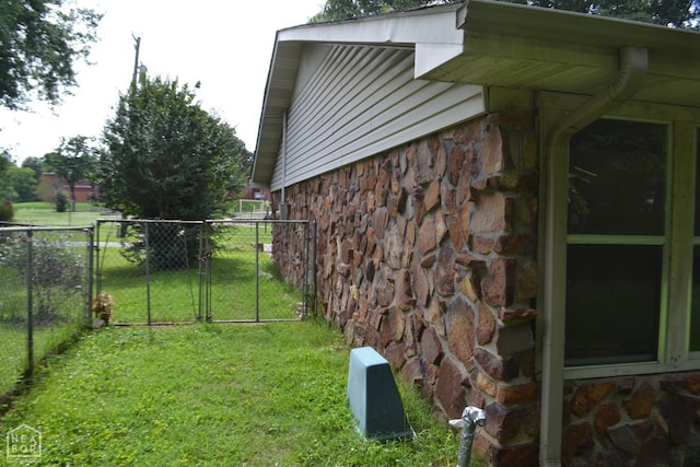 1808 Roy St, Jonesboro, AR 72401 - view of yard featuring a gate