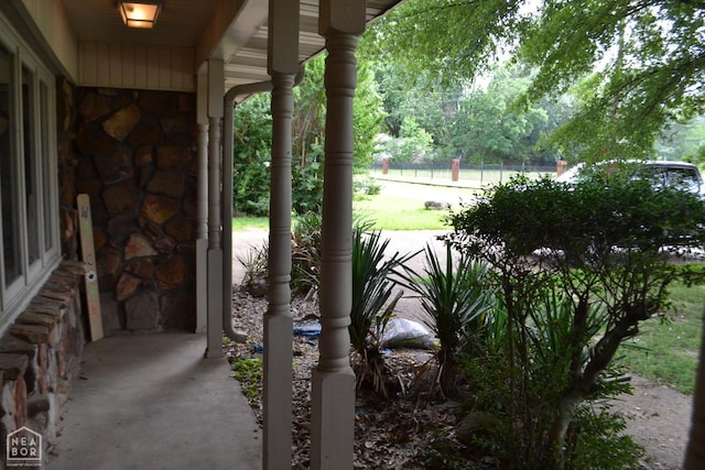1808 Roy St, Jonesboro, AR 72401 - view of covered porch