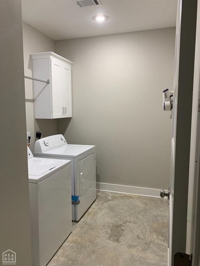 302 Hollis St, Bono, AR 72416 - clothes washing area with recessed lighting, visible vents, independent washer and dryer, baseboards, and cabinet space
