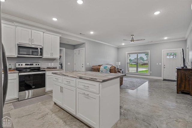 716 Gabe Ln, Manila, AR 72442 - kitchen featuring appliances with stainless steel finishes, a ceiling fan, open floor plan, ornamental molding, and recessed lighting