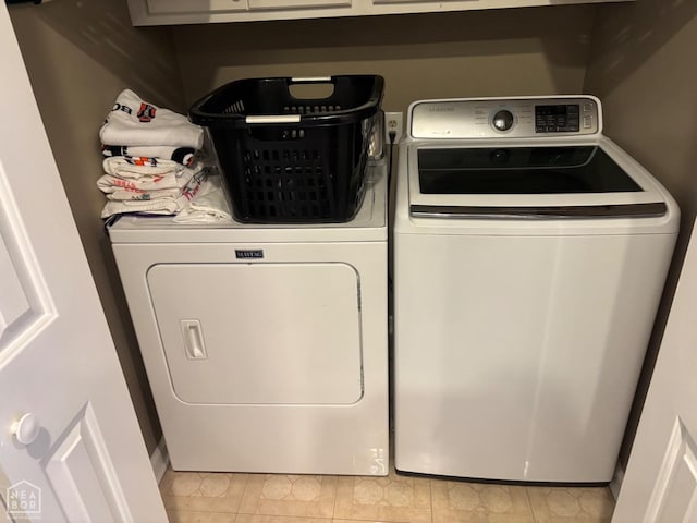 2208 Shafer Cir, Newport, AR 72112 - laundry area with washing machine and clothes dryer