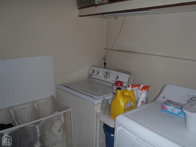 2009 Daugherty St, Newport, AR 72112 - laundry room featuring washing machine and dryer and laundry area